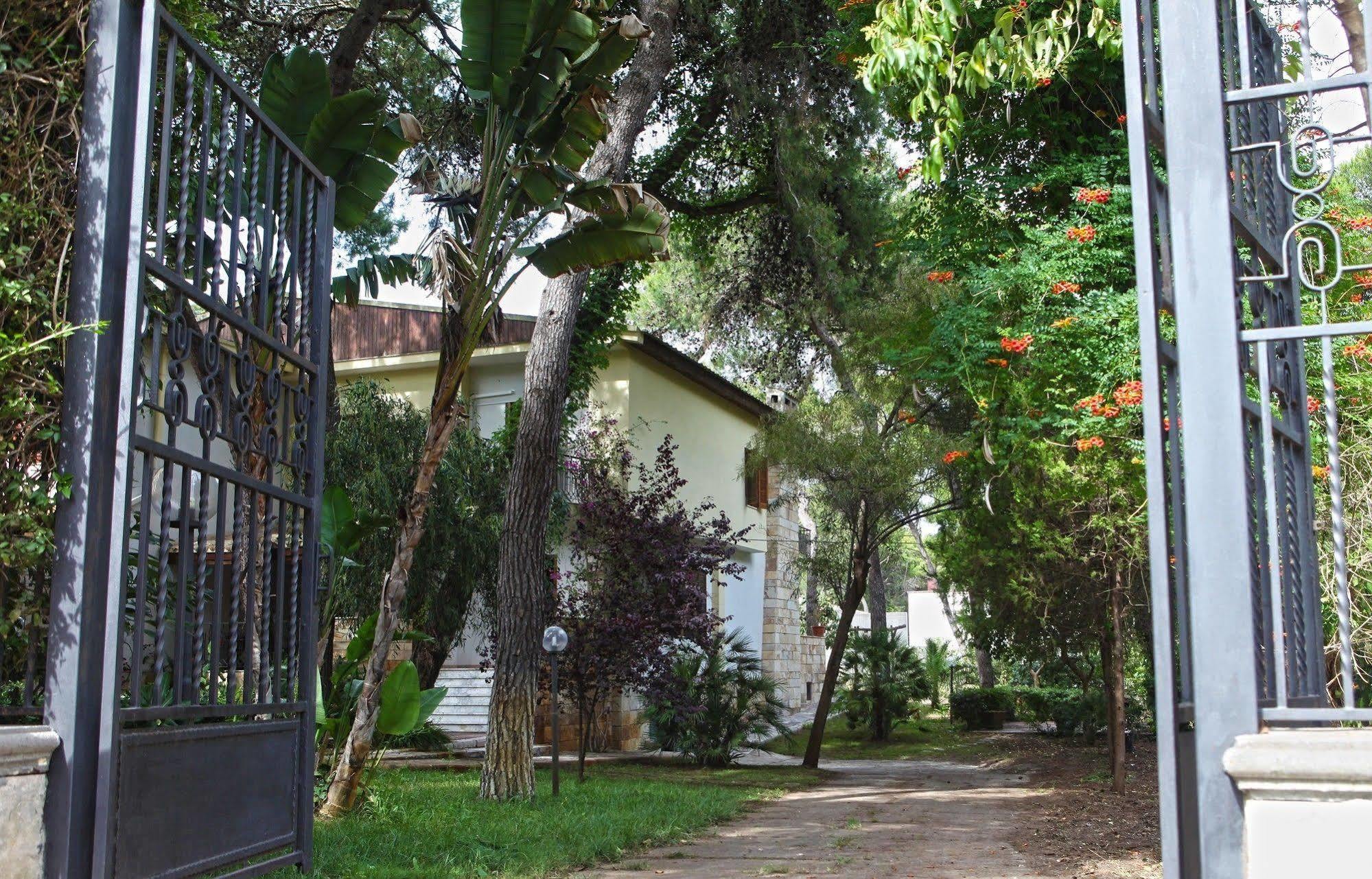 B&B Viale Dei Pini Кастелланета-Марина Экстерьер фото